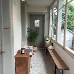 Et Jardin Pres Du *
