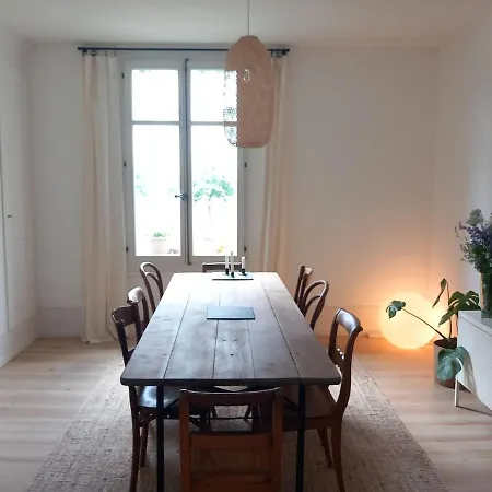 Et Jardin Pres Du *