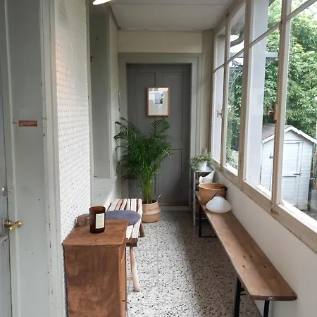 Et Jardin Pres Du *