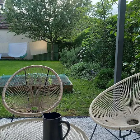 Et Jardin Pres Du *